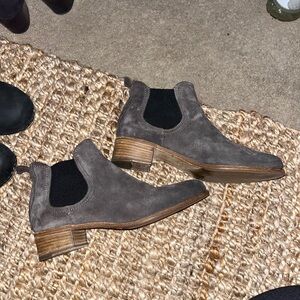 Alberto Fermani Women’s Italian Suede Chelsea Boots Size 38.5 (8.5)